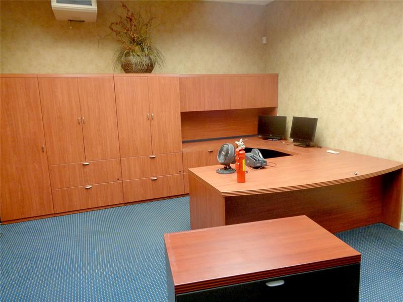 Convenient Commercial Office